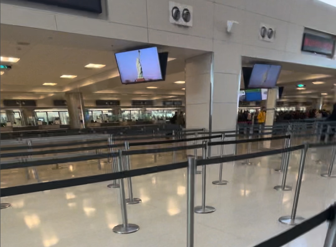 Warteschlangen bei der Einreise in die USA am Flughafen Washington Dulles IAD